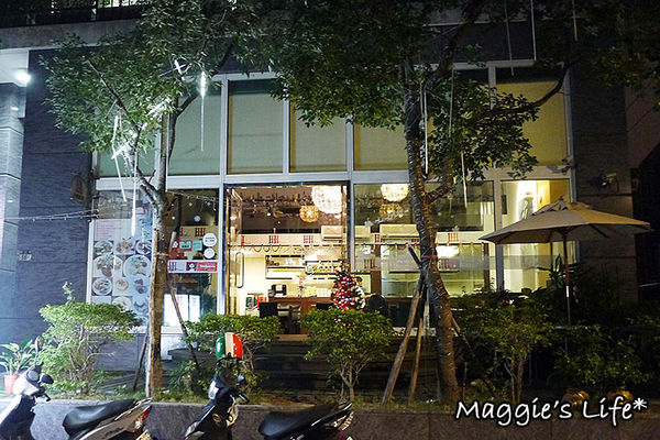 幸福這裡 Happiness Here:新北美食。捷運板橋站【幸福這裡小酒館】Happlness Here◆小酒館。早午餐。異國美食。板橋美食