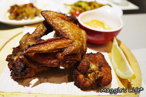 幸福這裡 Happiness Here:新北美食。捷運板橋站【幸福這裡小酒館】Happlness Here◆小酒館。早午餐。異國美食。板橋美食