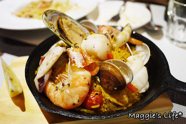 幸福這裡 Happiness Here:新北美食。捷運板橋站【幸福這裡小酒館】Happlness Here◆小酒館。早午餐。異國美食。板橋美食