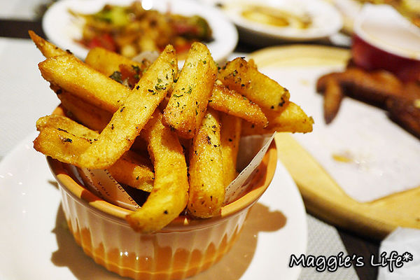 幸福這裡 Happiness Here:新北美食。捷運板橋站【幸福這裡小酒館】Happlness Here◆小酒館。早午餐。異國美食。板橋美食