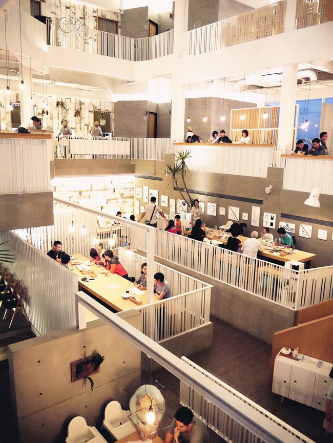 │食。台中西屯│叉子ㄨ子-超氣派北歐風親子餐廳。沙抗、文創