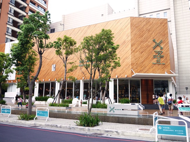 │食。台中西屯│叉子ㄨ子-超氣派北歐風親子餐廳。沙抗、文創