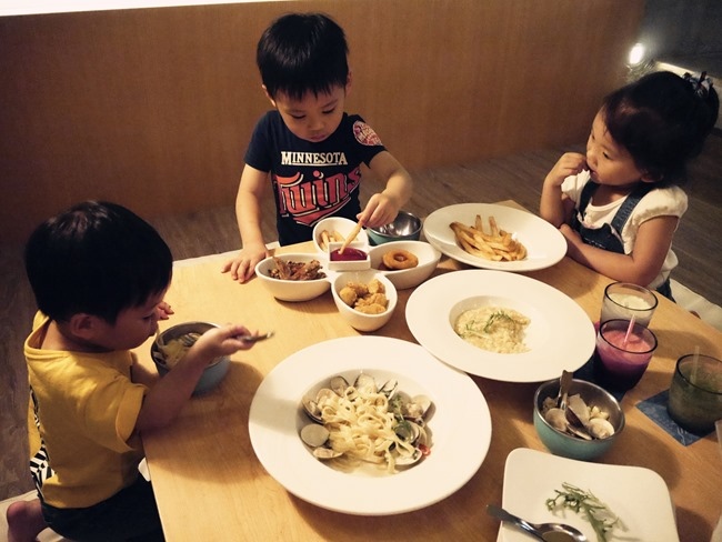 │食。台中西屯│叉子ㄨ子-超氣派北歐風親子餐廳。沙抗、文創