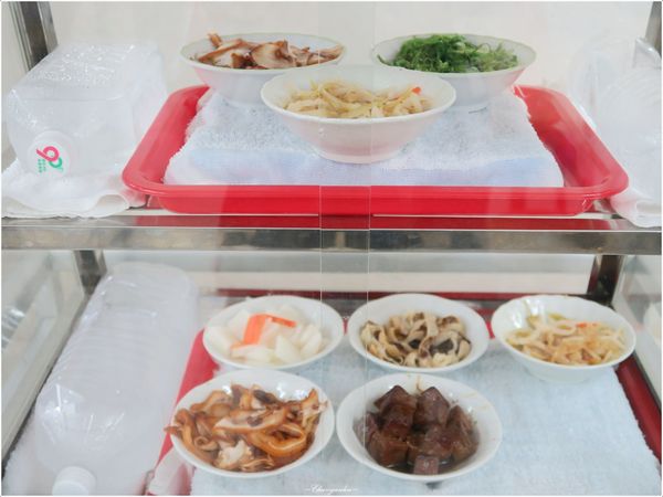 水某小卷米粉：[北投在地美食]水某小捲米粉~新推出一整隻炒小捲mix大蒜飯