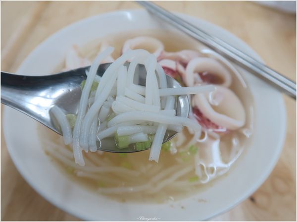 水某小卷米粉：[北投在地美食]水某小捲米粉~新推出一整隻炒小捲mix大蒜飯