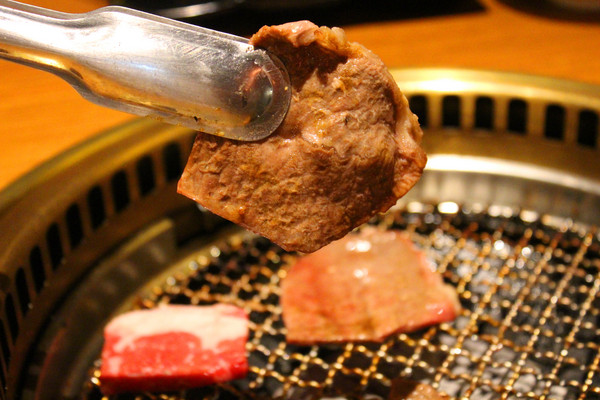 牛角日式炭火燒肉: 燒肉吃到飽(南紡夢時代)：[台南]大口燒肉吃到飽 牛角日式炭火燒肉 (南紡夢時代店)