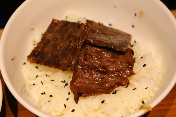 牛角日式炭火燒肉: 燒肉吃到飽(南紡夢時代)：[台南]大口燒肉吃到飽 牛角日式炭火燒肉 (南紡夢時代店)