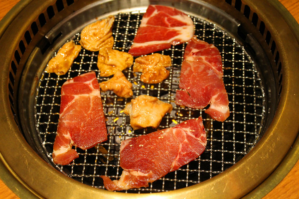 牛角日式炭火燒肉: 燒肉吃到飽(南紡夢時代)：[台南]大口燒肉吃到飽 牛角日式炭火燒肉 (南紡夢時代店)