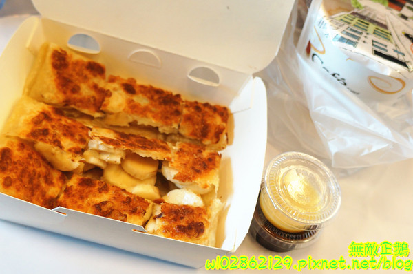 泰式香蕉煎餅-台南永康店：【台南-永康區】泰式x香蕉煎餅..幫國王穿新衣吧~泥巴布丁奶奶/香蕉騙牛奶《台南泰早安-香蕉煎餅&泰式奶茶》