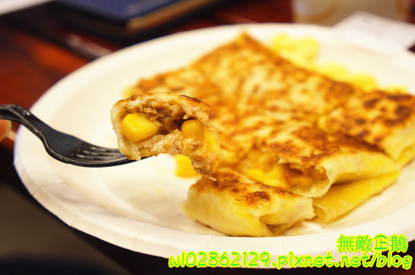 泰式香蕉煎餅-台南永康店：【台南-永康區】泰式x香蕉煎餅..幫國王穿新衣吧~泥巴布丁奶奶/香蕉騙牛奶《台南泰早安-香蕉煎餅&泰式奶茶》