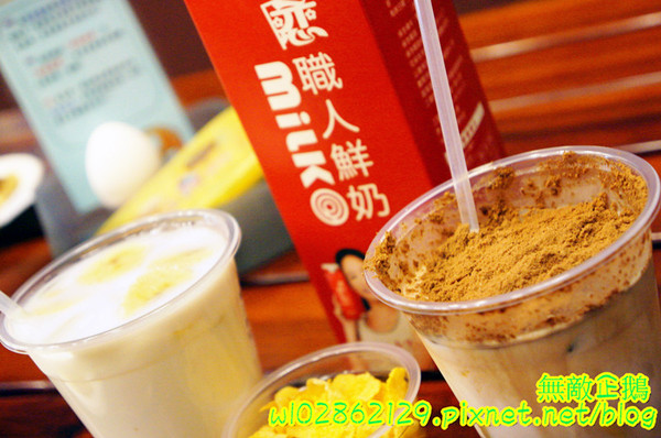 泰式香蕉煎餅-台南永康店：【台南-永康區】泰式x香蕉煎餅..幫國王穿新衣吧~泥巴布丁奶奶/香蕉騙牛奶《台南泰早安-香蕉煎餅&泰式奶茶》