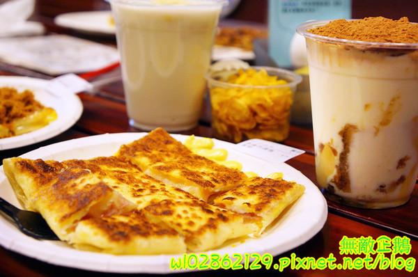 泰式香蕉煎餅-台南永康店：【台南-永康區】泰式x香蕉煎餅..幫國王穿新衣吧~泥巴布丁奶奶/香蕉騙牛奶《台南泰早安-香蕉煎餅&泰式奶茶》