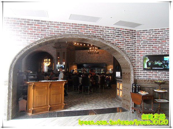 金色三麥：【台南-東區】彷若來到哈利波特的城堡...喝酒聊天的好地方...《金色三麥》