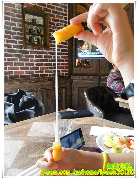 金色三麥：【台南-東區】彷若來到哈利波特的城堡...喝酒聊天的好地方...《金色三麥》