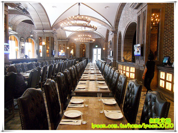 金色三麥：【台南-東區】彷若來到哈利波特的城堡...喝酒聊天的好地方...《金色三麥》