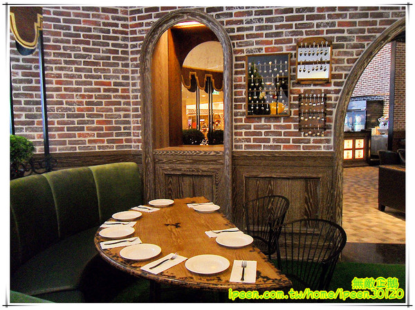 金色三麥：【台南-東區】彷若來到哈利波特的城堡...喝酒聊天的好地方...《金色三麥》