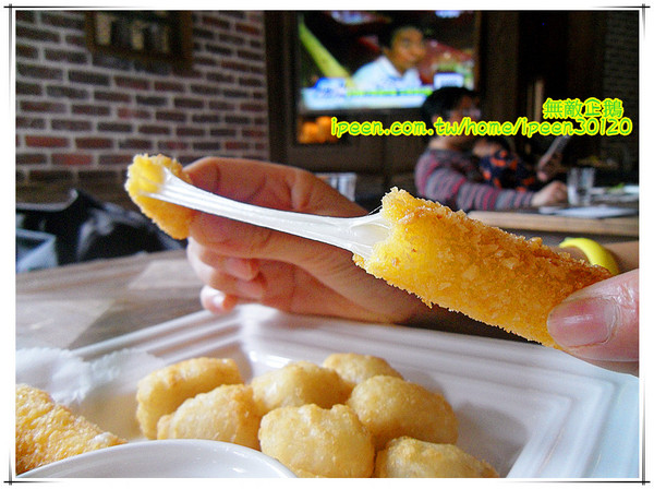 金色三麥：【台南-東區】彷若來到哈利波特的城堡...喝酒聊天的好地方...《金色三麥》