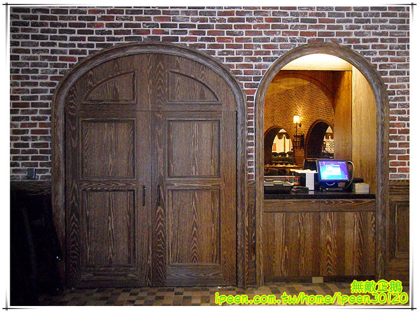 金色三麥：【台南-東區】彷若來到哈利波特的城堡...喝酒聊天的好地方...《金色三麥》