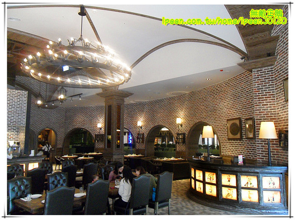 金色三麥：【台南-東區】彷若來到哈利波特的城堡...喝酒聊天的好地方...《金色三麥》