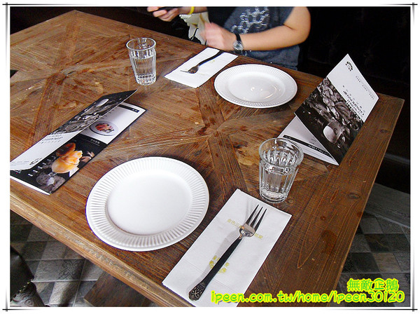 金色三麥：【台南-東區】彷若來到哈利波特的城堡...喝酒聊天的好地方...《金色三麥》