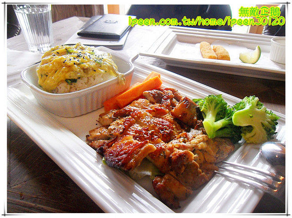 金色三麥：【台南-東區】彷若來到哈利波特的城堡...喝酒聊天的好地方...《金色三麥》