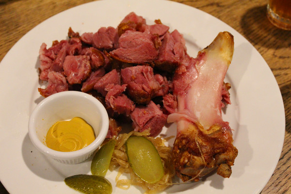 金色三麥：[台南]蜂蜜啤酒x德國豬腳 金色三麥 (南紡夢時代店)