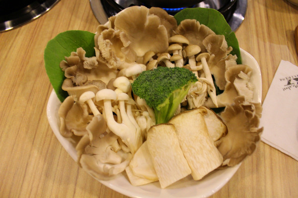 Mr.wheat 小麥先生創意料理(永康旗艦店)：[台南]冬天就是要吃鍋 Mr.wheat 小麥先生鍋物館