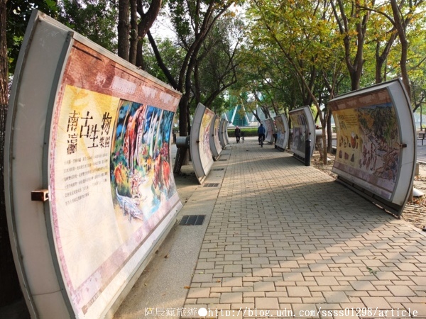 南瀛綠都心5號公園：【旅行遊記。台南新營區】南瀛綠都心公園。擁有80多年歷史老公園 新營人成長時的記憶