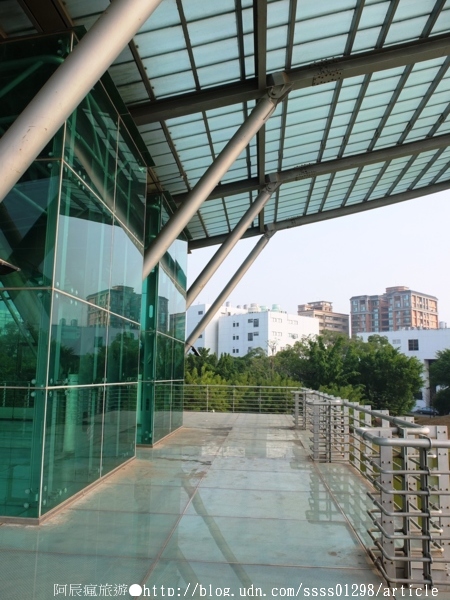 南瀛綠都心5號公園：【旅行遊記。台南新營區】南瀛綠都心公園。擁有80多年歷史老公園 新營人成長時的記憶