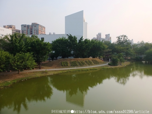 南瀛綠都心5號公園：【旅行遊記。台南新營區】南瀛綠都心公園。擁有80多年歷史老公園 新營人成長時的記憶