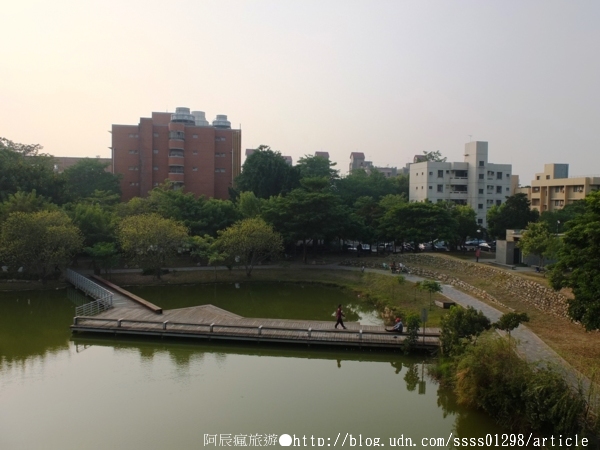 南瀛綠都心5號公園：【旅行遊記。台南新營區】南瀛綠都心公園。擁有80多年歷史老公園 新營人成長時的記憶