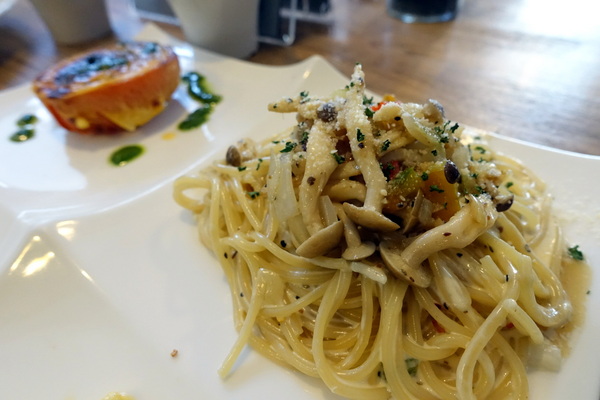 左巴好室．好事：(胖樺食記)台北公館美食「左巴好室·好事」，慵懶愜意適合帶個筆電消磨一個下午。商業午餐/下午茶/溫州街/咖啡廳