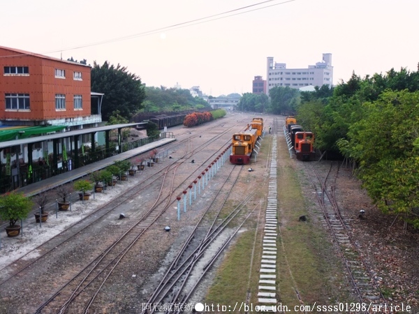 新營鐵道文化園區:【旅行遊記。台南新營區】新營鐵道文化園區。輕悄悄鐵道之旅 百年歲月新營糖廠