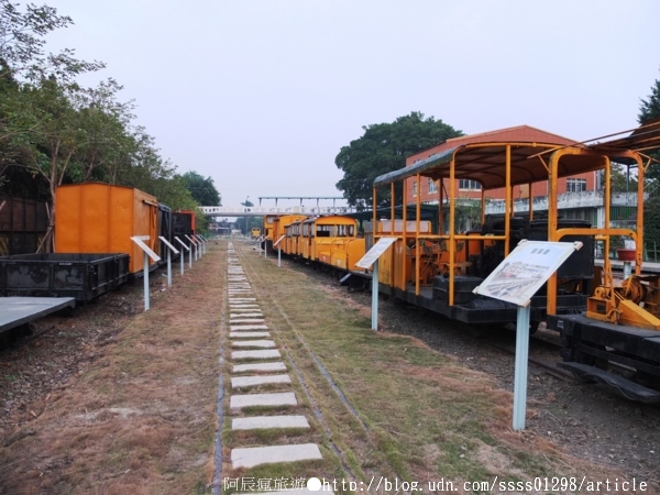 新營鐵道文化園區:【旅行遊記。台南新營區】新營鐵道文化園區。輕悄悄鐵道之旅 百年歲月新營糖廠