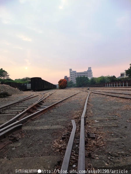 新營鐵道文化園區:【旅行遊記。台南新營區】新營鐵道文化園區。輕悄悄鐵道之旅 百年歲月新營糖廠