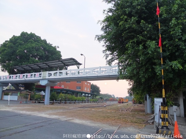 新營鐵道文化園區:【旅行遊記。台南新營區】新營鐵道文化園區。輕悄悄鐵道之旅 百年歲月新營糖廠