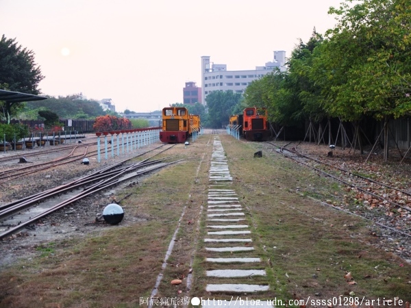 新營鐵道文化園區:【旅行遊記。台南新營區】新營鐵道文化園區。輕悄悄鐵道之旅 百年歲月新營糖廠