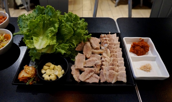 The Owl 敖唷 - 韓式湯飯專賣:The Owl 敖唷:馬鈴薯豬骨湯+生菜包五花+薯泥煎餅