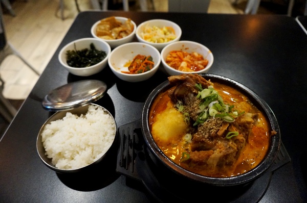 The Owl 敖唷 - 韓式湯飯專賣:The Owl 敖唷:馬鈴薯豬骨湯+生菜包五花+薯泥煎餅