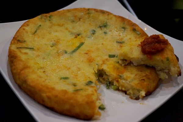 The Owl 敖唷 - 韓式湯飯專賣:The Owl 敖唷:馬鈴薯豬骨湯+生菜包五花+薯泥煎餅