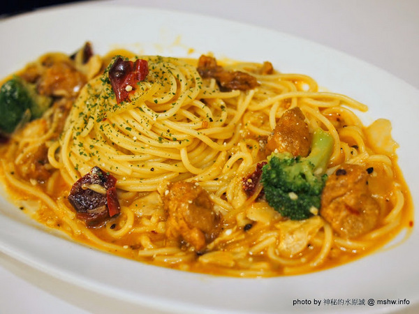 Nu Pasta(台中向心店)：【食記】台中NU PASTA(台中向心店)義大利麵.焗烤.吐司盒子.茶飲專賣店@南屯 : 品質,口味與份量拿捏的都不錯!值得一試的平價義大利麵餐廳