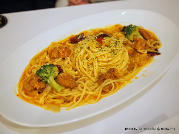 Nu Pasta(台中向心店)：【食記】台中NU PASTA(台中向心店)義大利麵.焗烤.吐司盒子.茶飲專賣店@南屯 : 品質,口味與份量拿捏的都不錯!值得一試的平價義大利麵餐廳