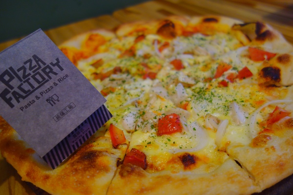 披薩工廠PizzaFactory：1040111[官本金文愛台灣]台中市霧峰區創始店披薩工廠PizzaFactory單點附贈濃湯平日超值午餐大優惠飲料無限暢飲喝到飽