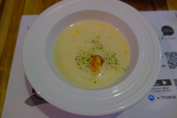 披薩工廠PizzaFactory：1040111[官本金文愛台灣]台中市霧峰區創始店披薩工廠PizzaFactory單點附贈濃湯平日超值午餐大優惠飲料無限暢飲喝到飽