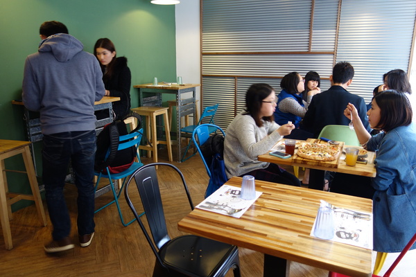 披薩工廠PizzaFactory：1040111[官本金文愛台灣]台中市霧峰區創始店披薩工廠PizzaFactory單點附贈濃湯平日超值午餐大優惠飲料無限暢飲喝到飽