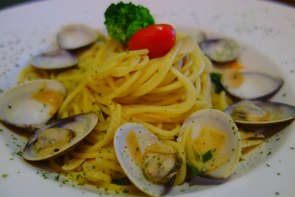 披薩工廠PizzaFactory：1040111[官本金文愛台灣]台中市霧峰區創始店披薩工廠PizzaFactory單點附贈濃湯平日超值午餐大優惠飲料無限暢飲喝到飽