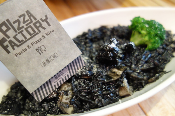 披薩工廠PizzaFactory：1040111[官本金文愛台灣]台中市霧峰區創始店披薩工廠PizzaFactory單點附贈濃湯平日超值午餐大優惠飲料無限暢飲喝到飽