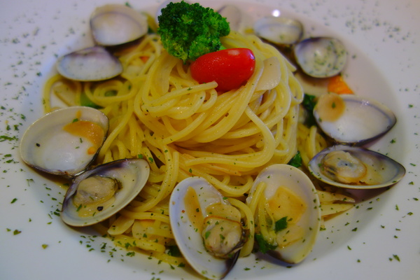 披薩工廠PizzaFactory：1040111[官本金文愛台灣]台中市霧峰區創始店披薩工廠PizzaFactory單點附贈濃湯平日超值午餐大優惠飲料無限暢飲喝到飽