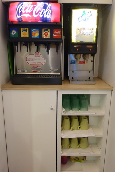 披薩工廠PizzaFactory：1040111[官本金文愛台灣]台中市霧峰區創始店披薩工廠PizzaFactory單點附贈濃湯平日超值午餐大優惠飲料無限暢飲喝到飽