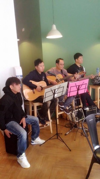 披薩工廠PizzaFactory：1040111[官本金文愛台灣]台中市霧峰區創始店披薩工廠PizzaFactory單點附贈濃湯平日超值午餐大優惠飲料無限暢飲喝到飽